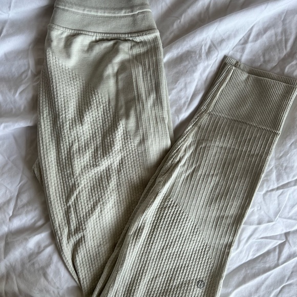 Lululemon engendered for warmth pants - Picture 1 of 5